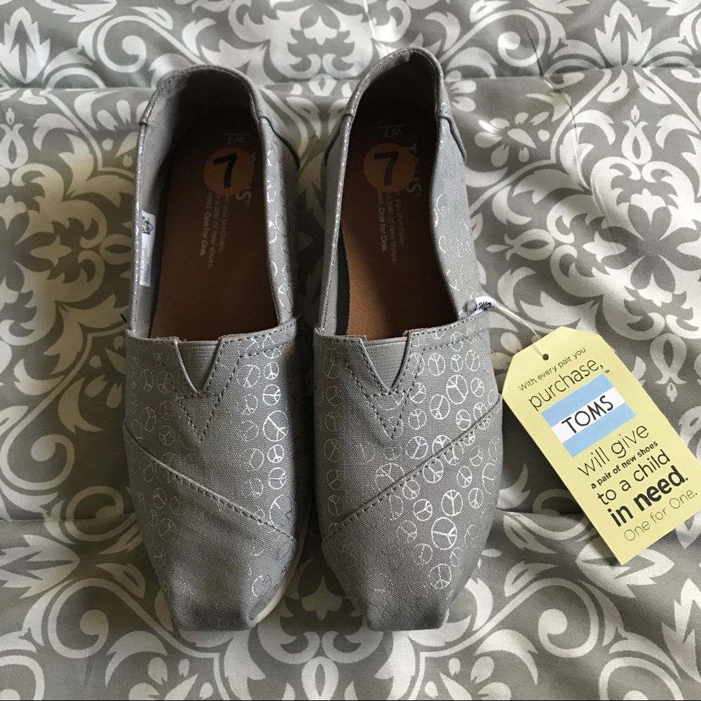NWT Peace Sign Toms